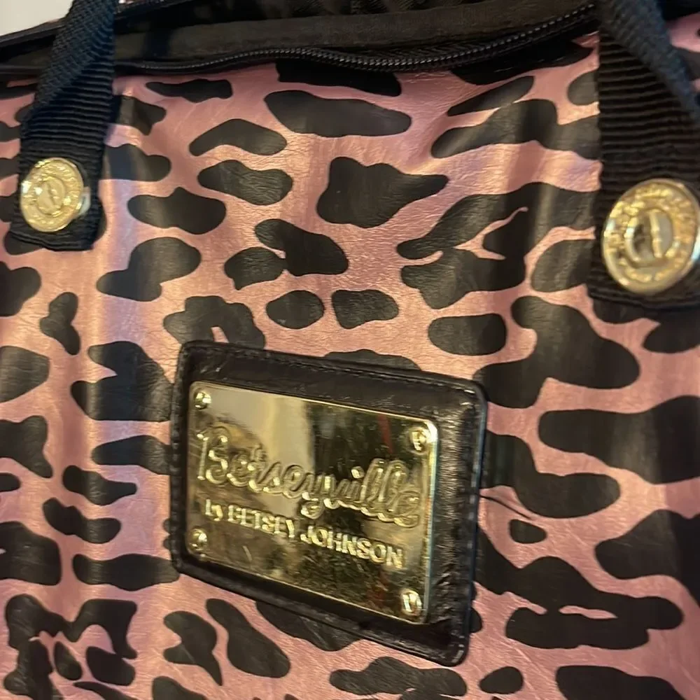 Betsey johnson betseyville pink satin leopard/cheetah laptop bag-case